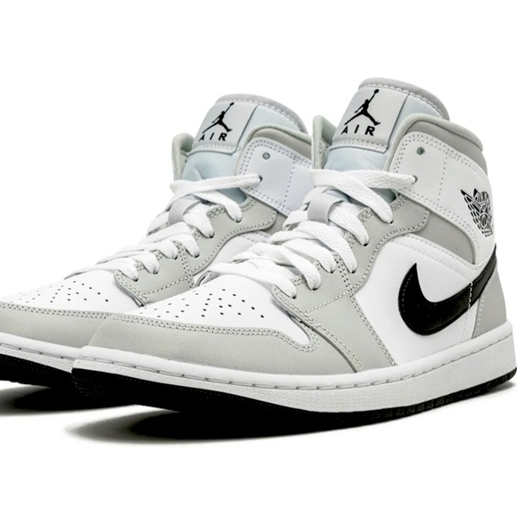 Jordan | Air Jordan 1 Women’s ‘Grey Fog’ Mid - Picture 1 of 11